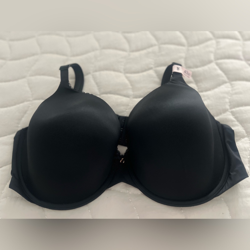 Victoria’s Secret body by Victoria lightly lined full coverage bra
